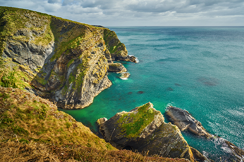 Cork, İrlanda’dan göz alıcı bir kıyı manzarası.